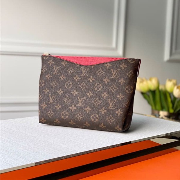 Túi LOUIS VUITTON Pouch handbag