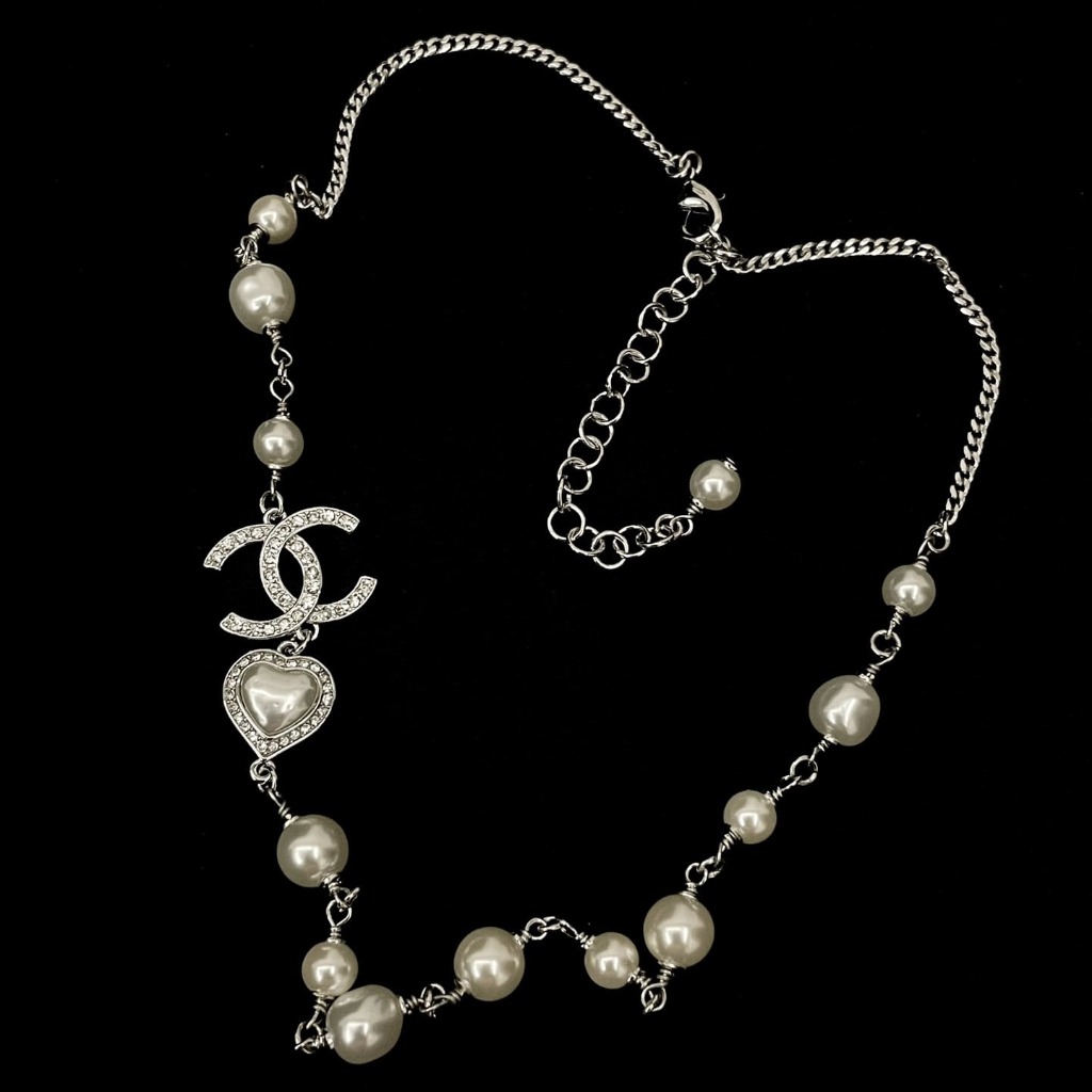 DÂY CHUYỀN CHANEL DOUBLE CC DIAMOND LOVE PEARLS VERSION