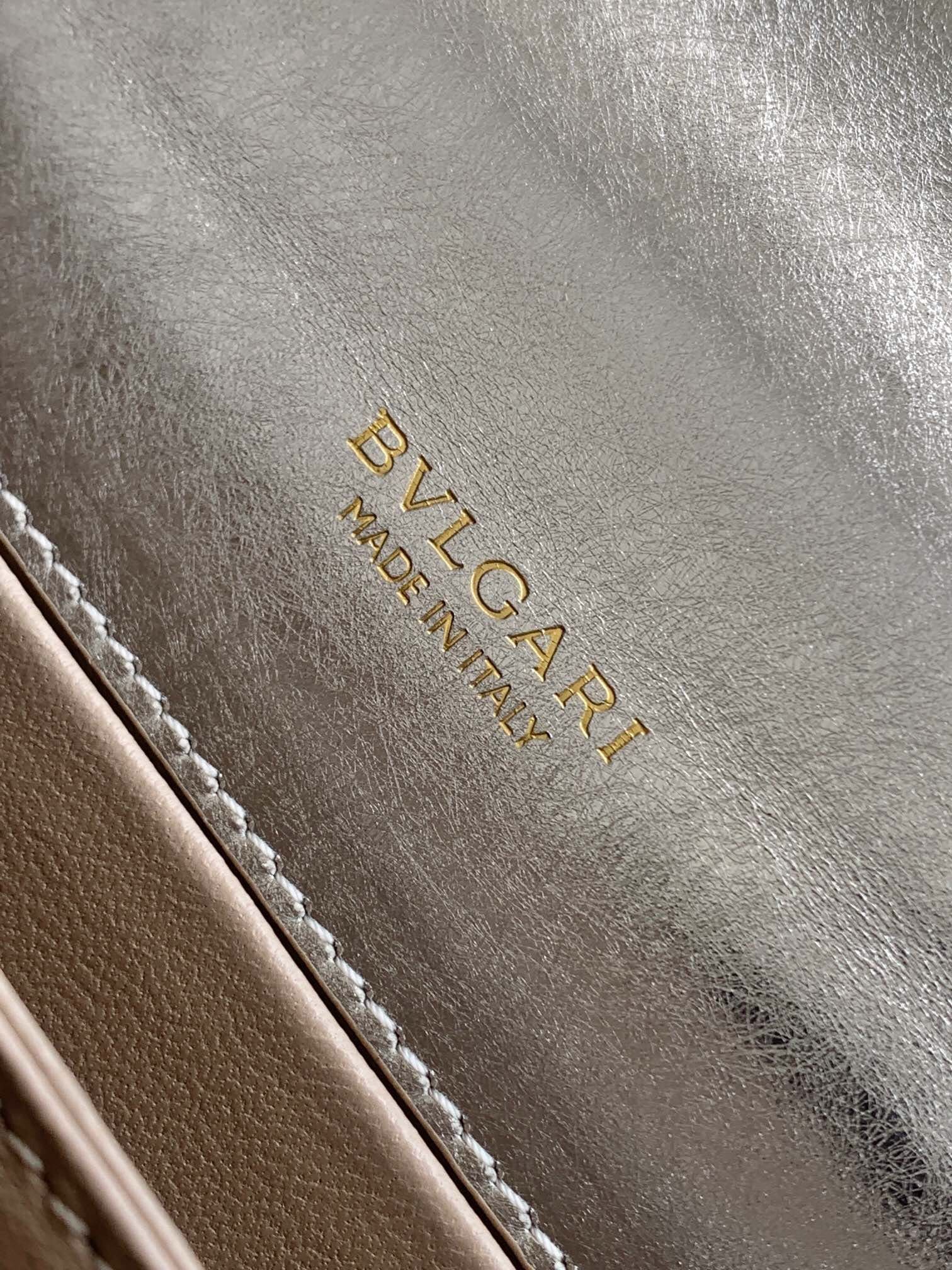 TÚI BVLGARI SERPENTI CALFSKIN SILVER