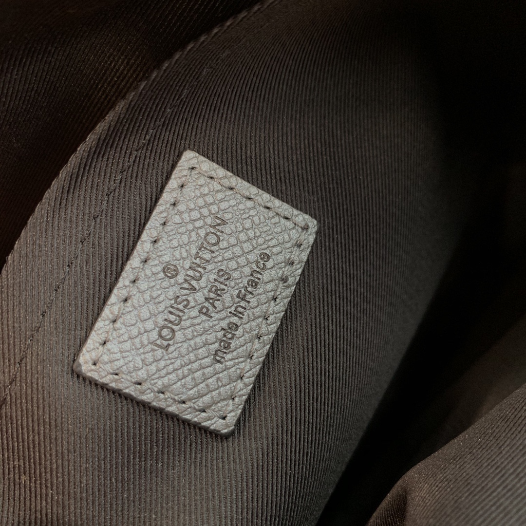 TÚI LOUIS VUITTON Outdoor Monogram Taga Messenger Bag