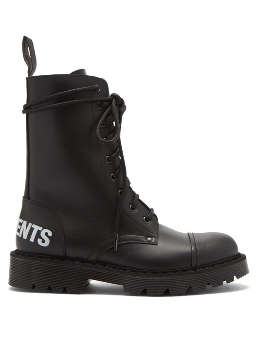 GIÀY VETEMENTS Logo-print lace-up leather boots