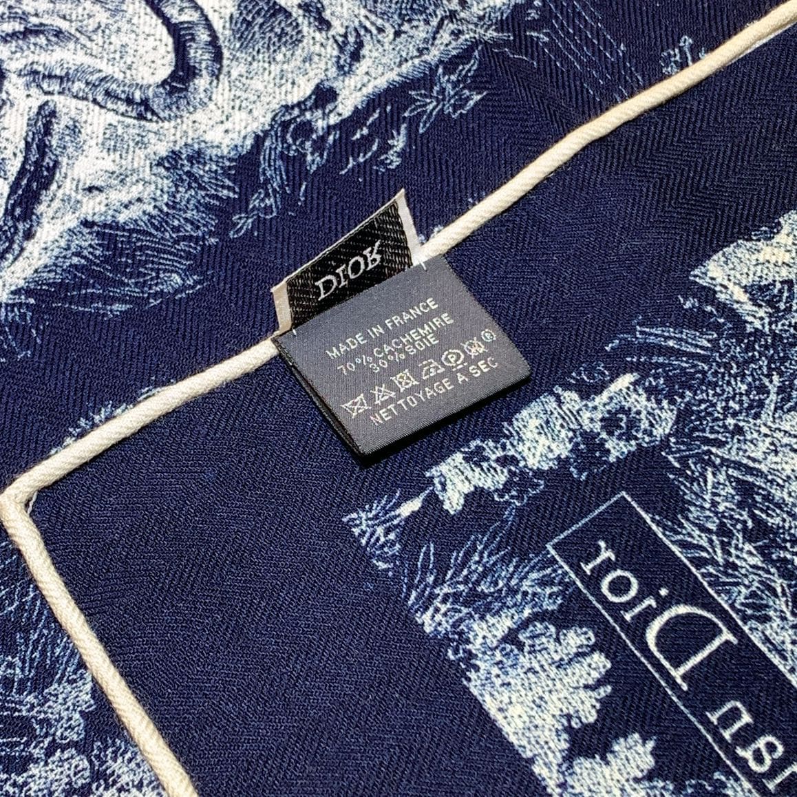KHĂN CHRISTIAN DIOR Double-sided velvet cashmere scarf