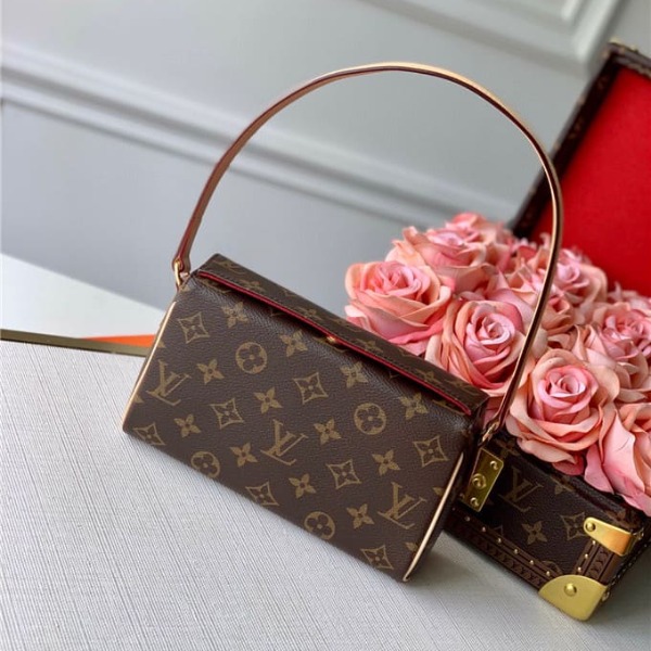 Túi LOUIS VUITTON Sling handbag