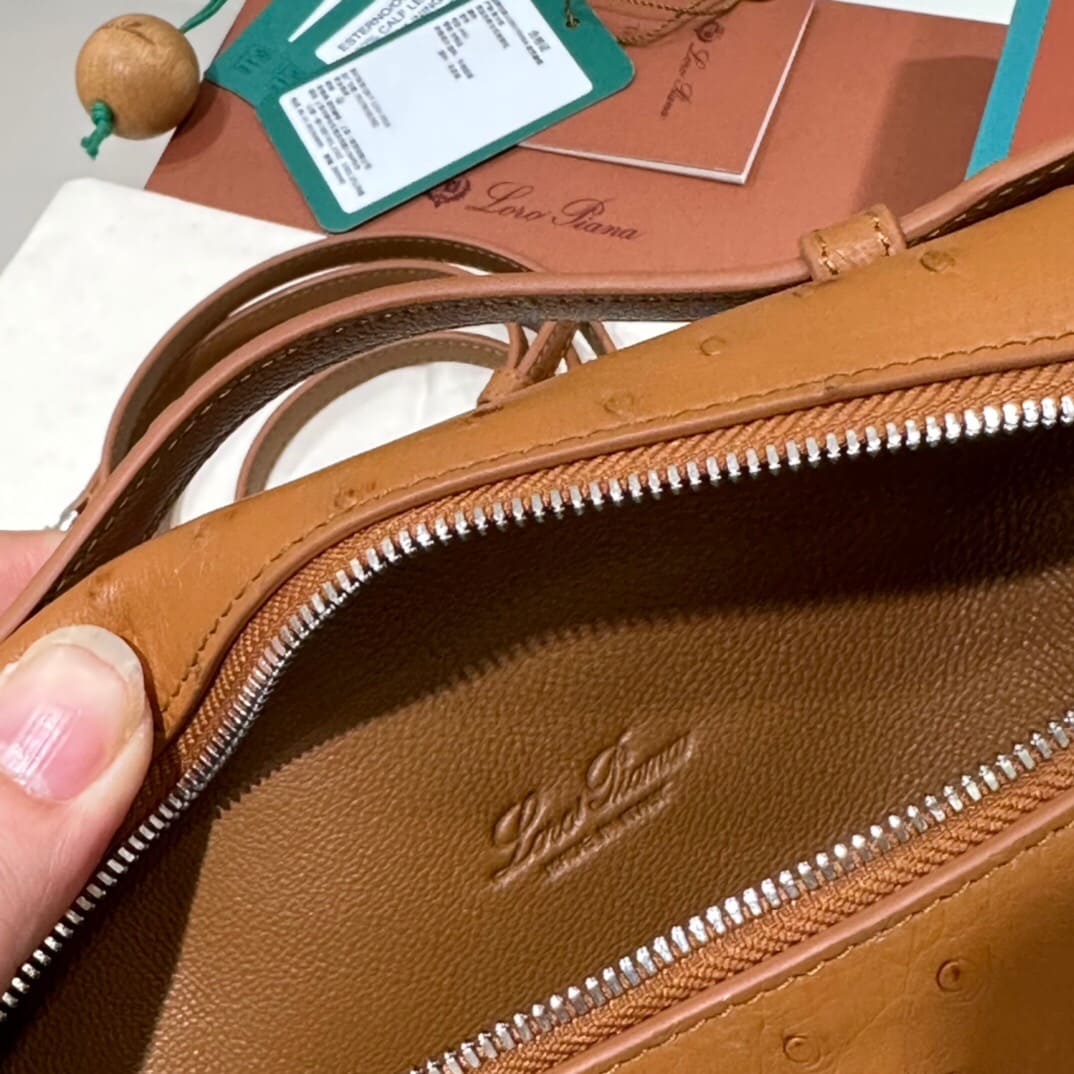 TÚI Loro Piana Women Extra Pocket L27 in Ostrich Leather Brown da đà điểu(Gía Liên Hệ)