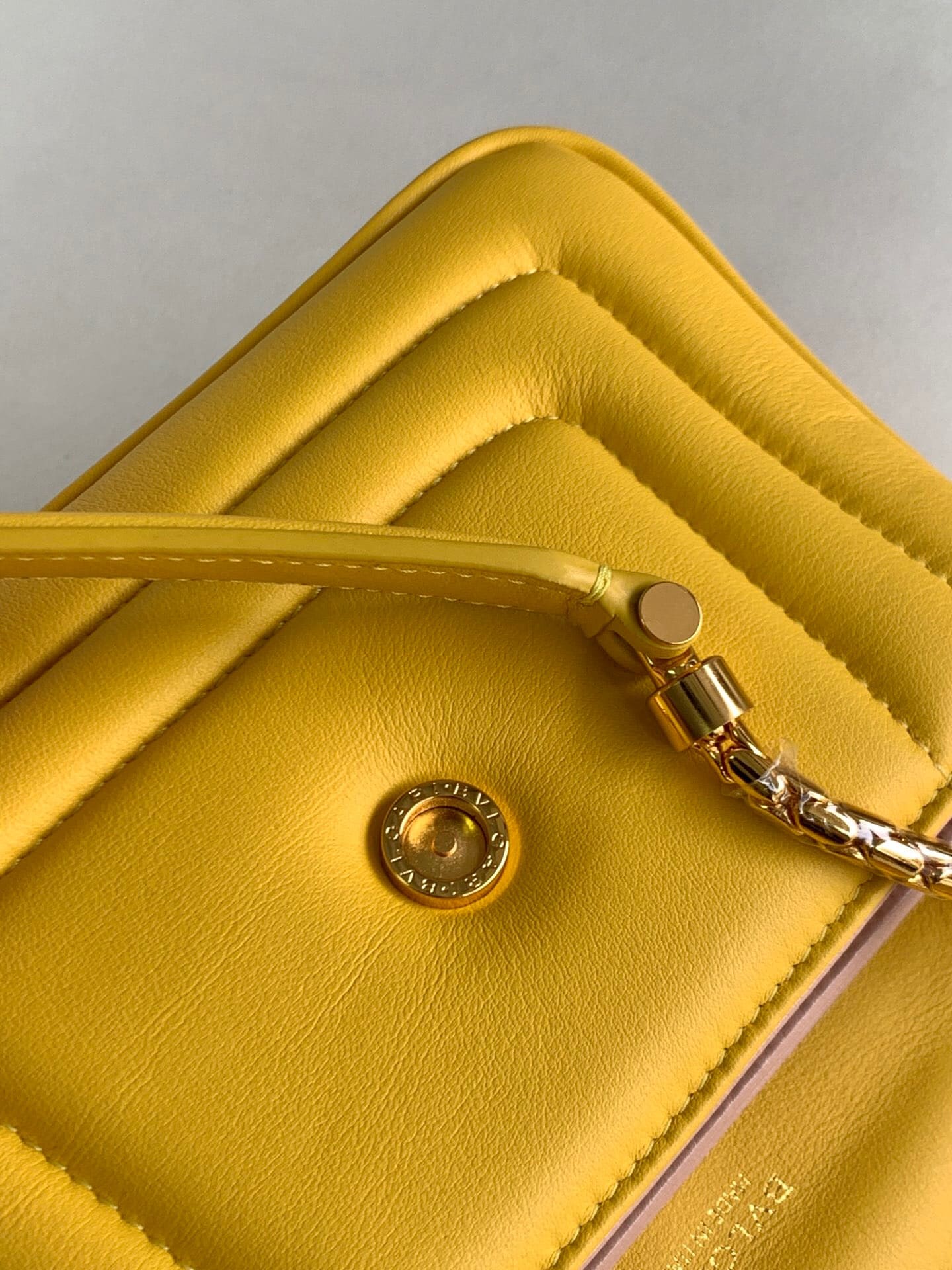 TÚI BVLGARI SERPENTI CALFSKIN YELLOW