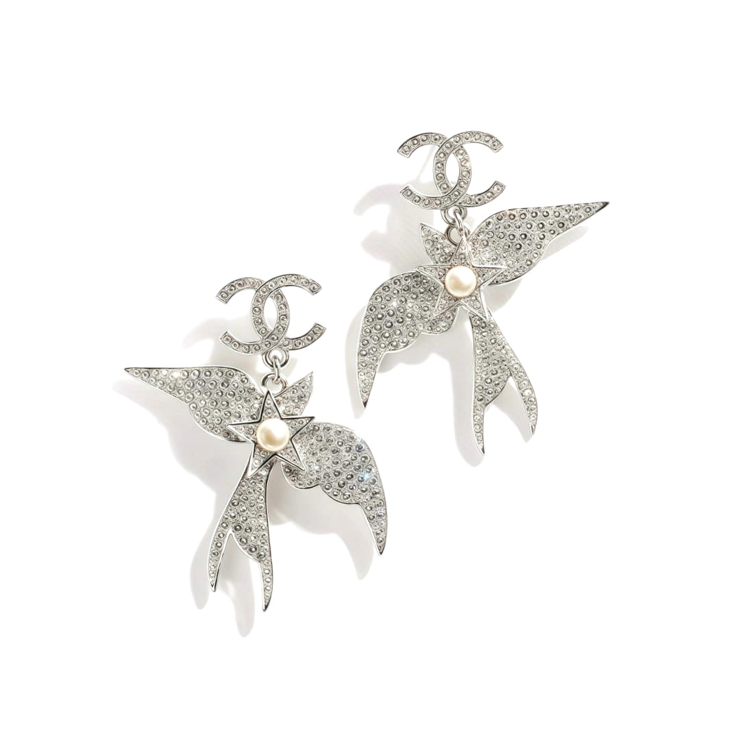 HOA TAI CHANEL DOUBLE CC CHIM ÉN FULL DIAMOND