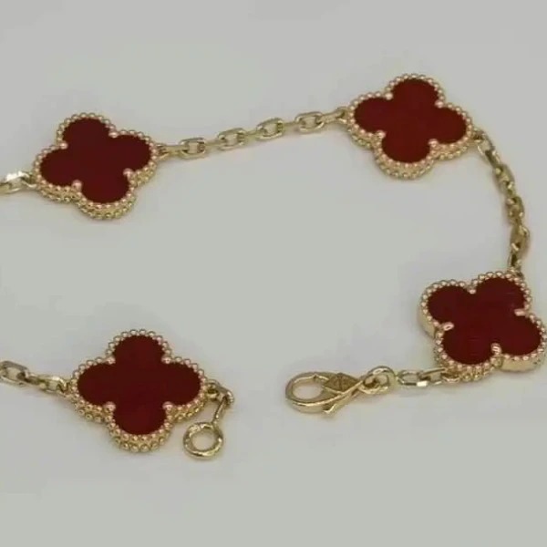 Vòng tay Van Cleef & Arpels Carnelian vàng hồng 18K