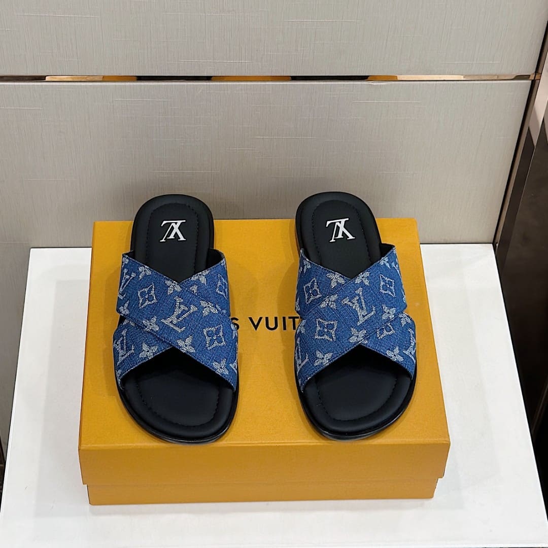 DÉP LOUIS VUITTON TRIANGLE LOGO SANDAL AAA