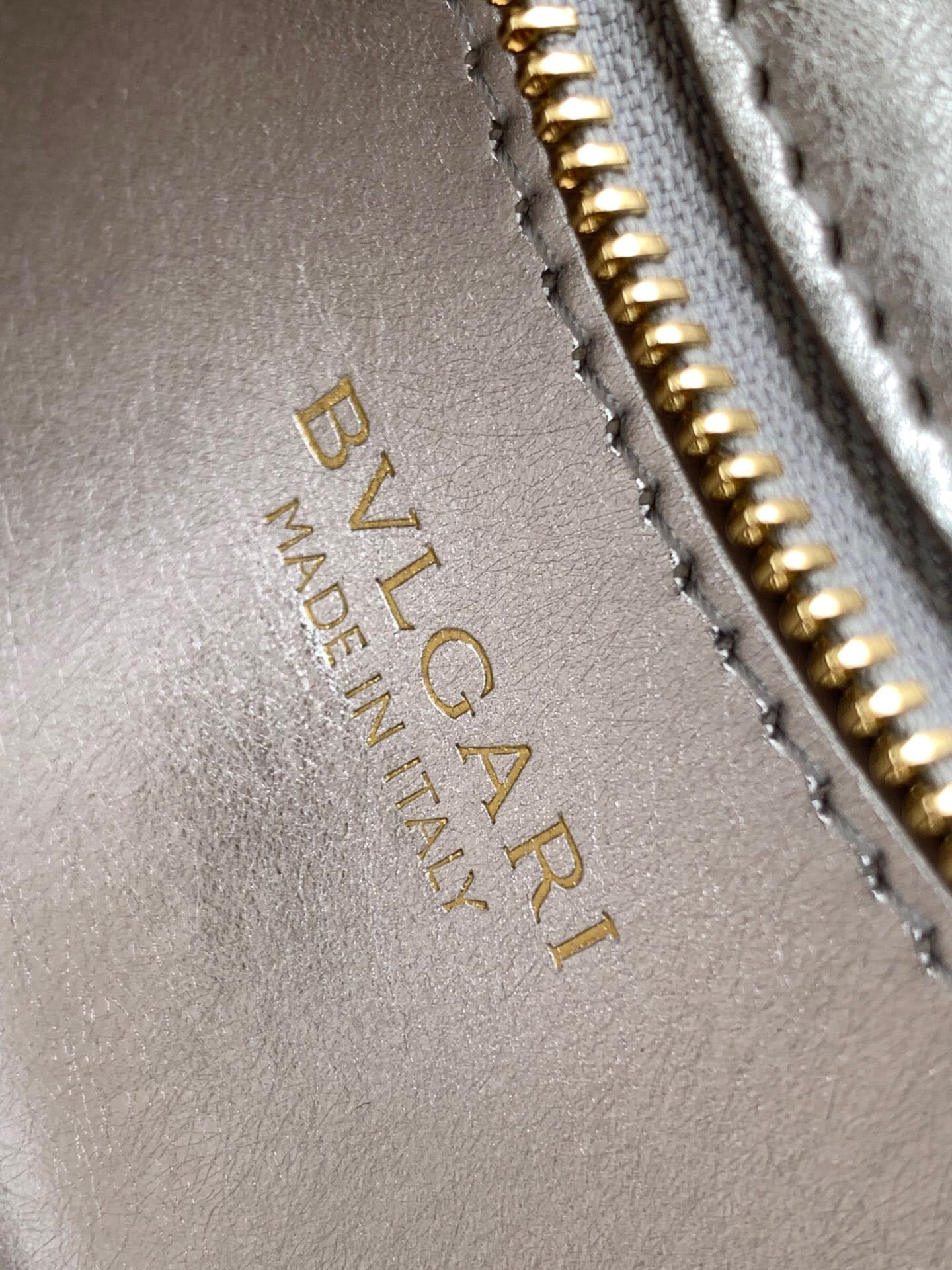 TÚI BVLGARI SERPENTI CALFSKIN SILVER