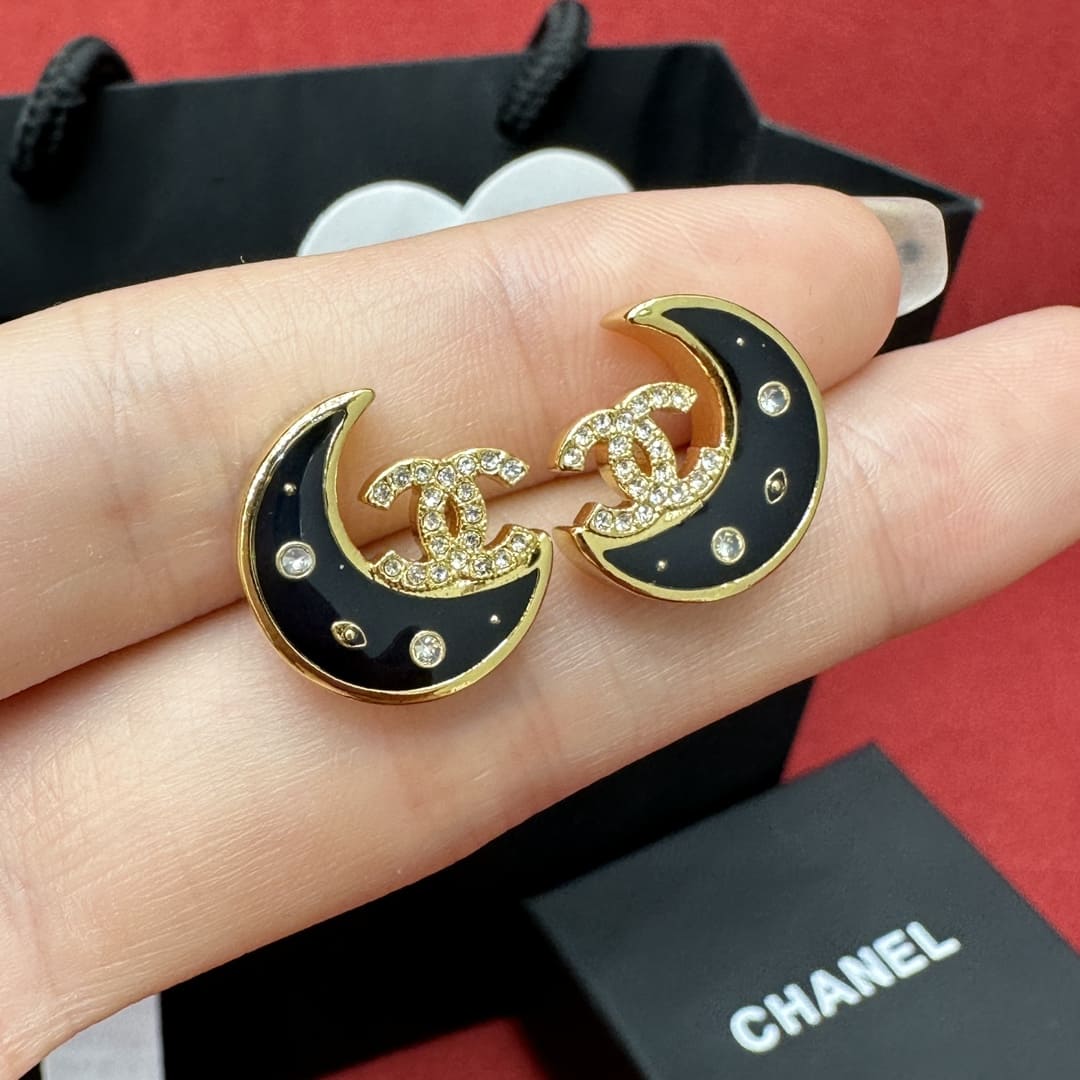HOA TAI CHANEL CC MOON SHAPE