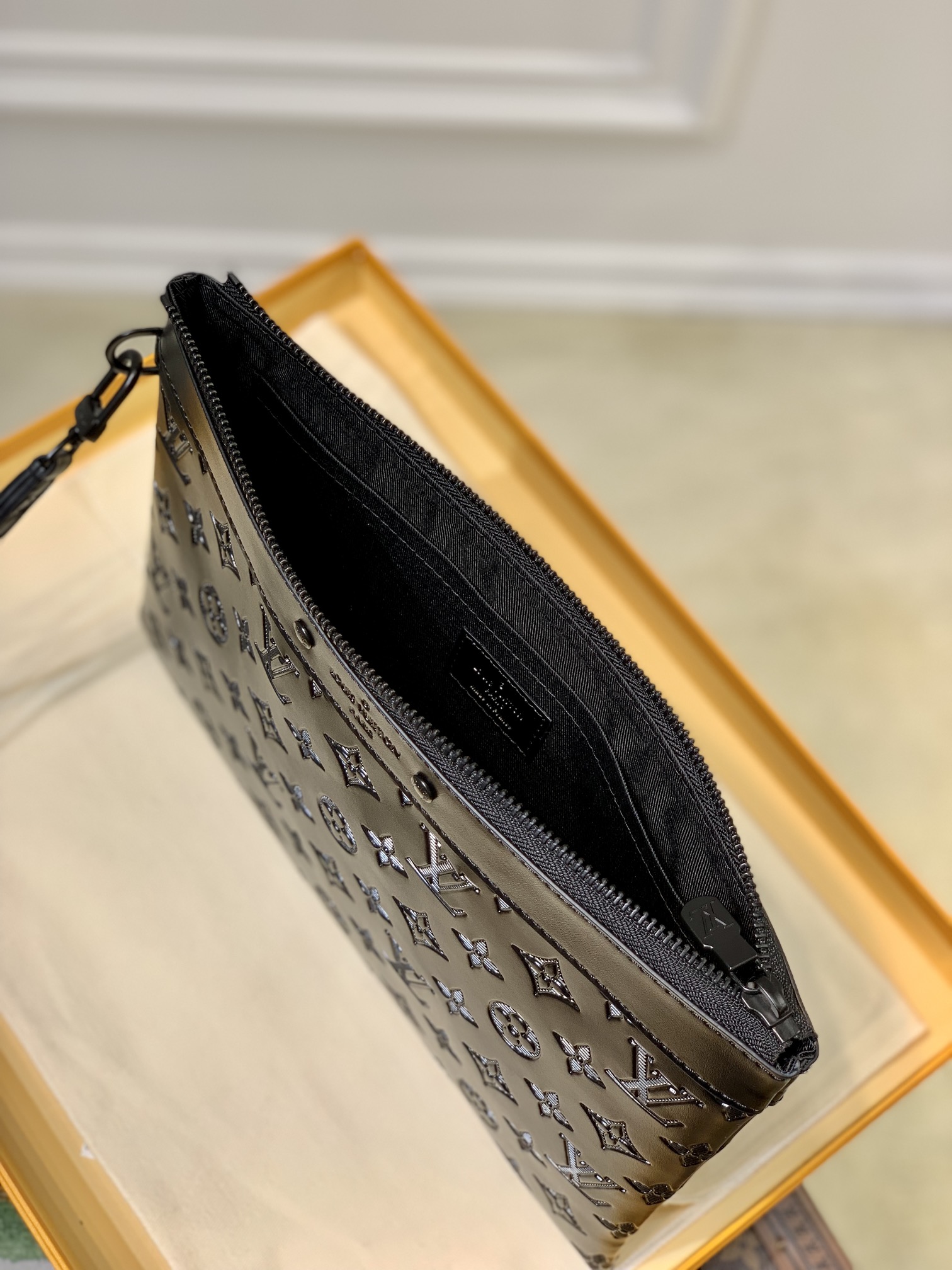 TÚI LOUIS VUITTON MONOGRAM ECLIPSE POUCH