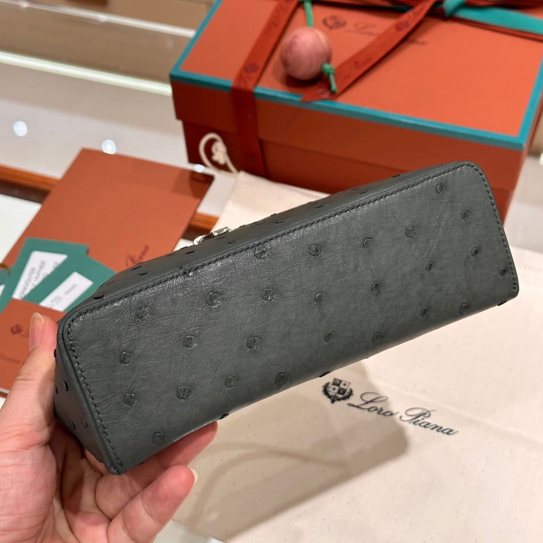 TÚI Loro Piana Women Extra Pocket L27 in Ostrich Leather Elephant da đà điểu(Gía Liên Hệ)