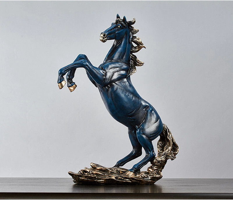 Bức ngựa chồm để bàn