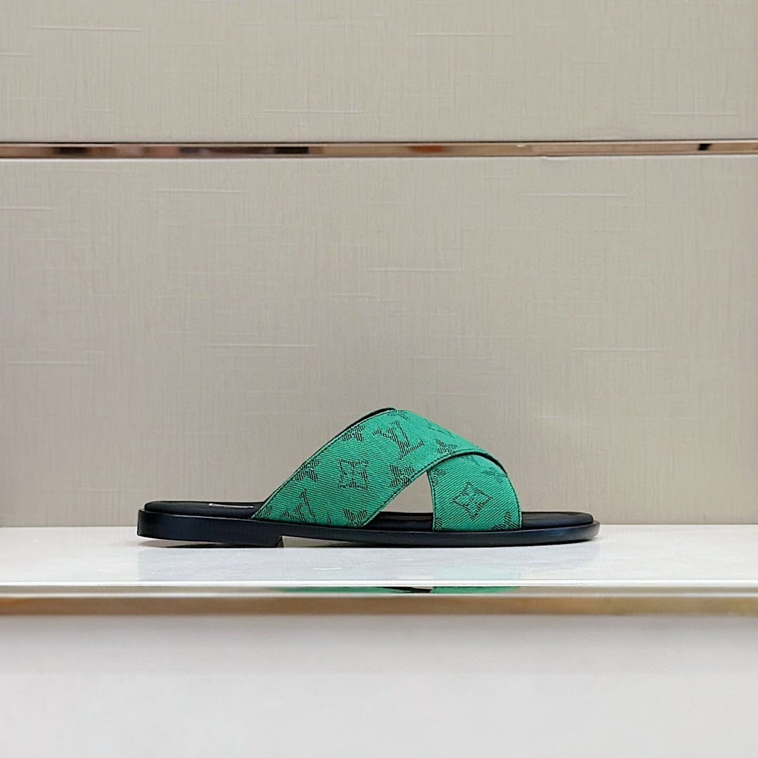 DÉP LOUIS VUITTON TRIANGLE LOGO SANDAL AAA