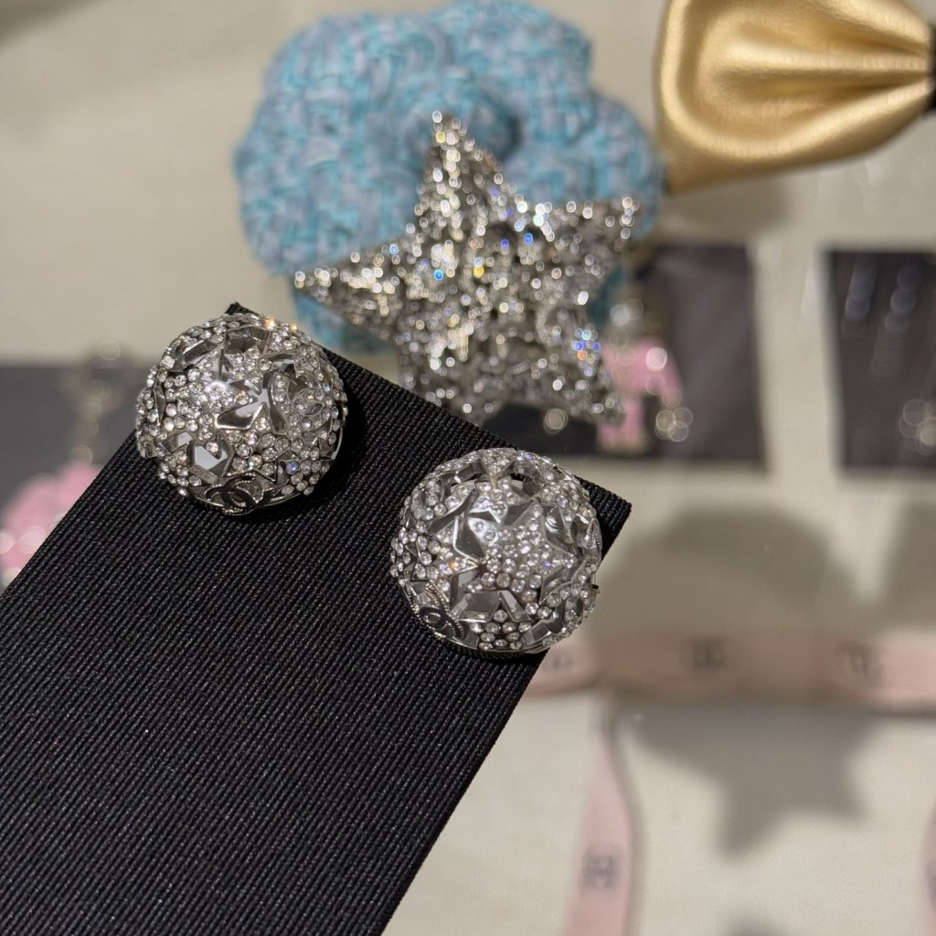 HOA TAI CHANEL CC BALL VINTAGE