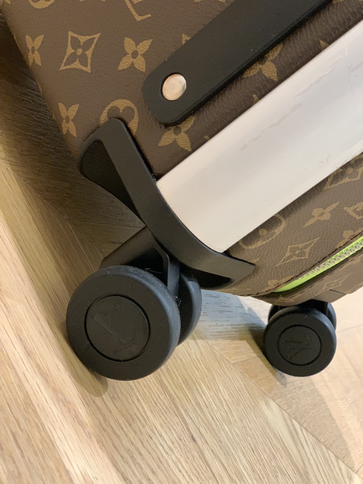 VALI LOUIS VUITTON HORIZON 55 MONOGRAM GRAPHITE