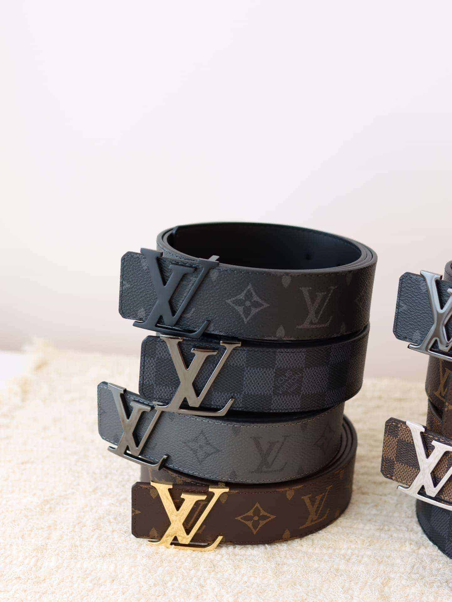 DÂY LƯNG LOUIS VUITTON SQUARE BLACK MONOGRAM Khóa đen