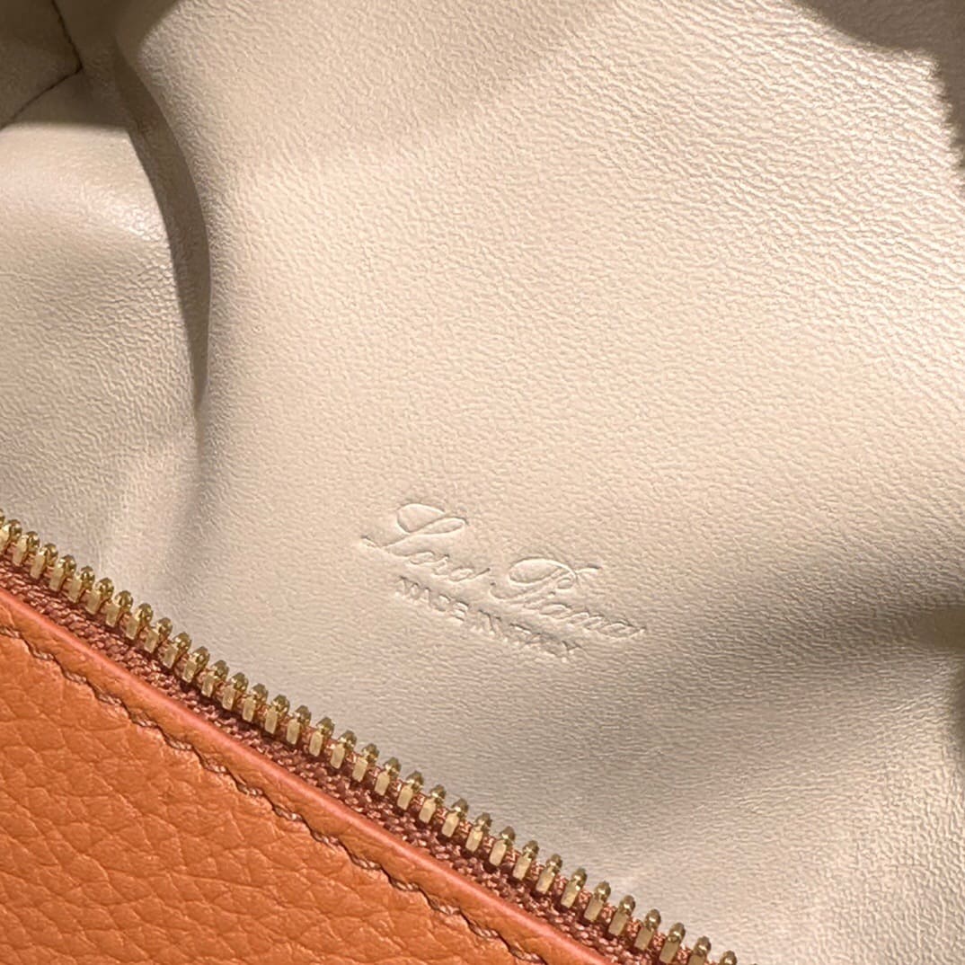 TÚI Loro Piana Women Extra Pocket Backpack Calfskin Leather Brown