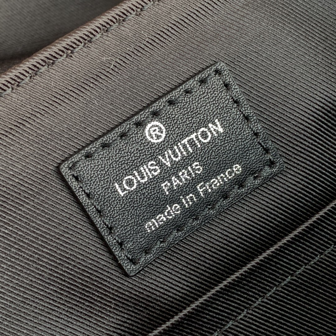 TÚI LOUIS VUITTON Christopher Taurillon Messenger Bag