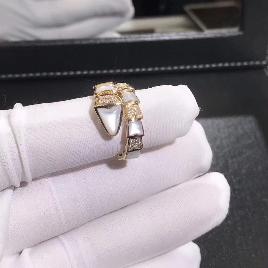 NHẪN BVLGARI Serpenti ring 18kt white gold M.O.P elements pavé diamonds