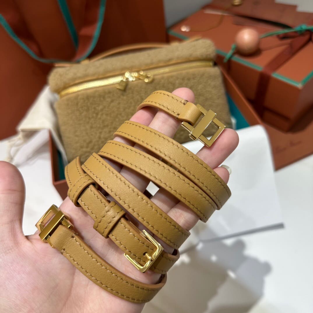 TÚI Loro Piana Women Extra Pocket L19 in Lamb Fur Yellow lông cừu