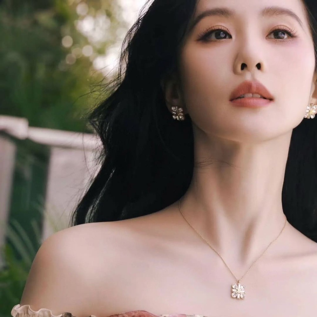 HOA TAI CELINE ARC DE TRIOMPHE DAISY RING