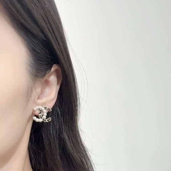 HOA TAI CHANEL CC LEATHER PEARLS