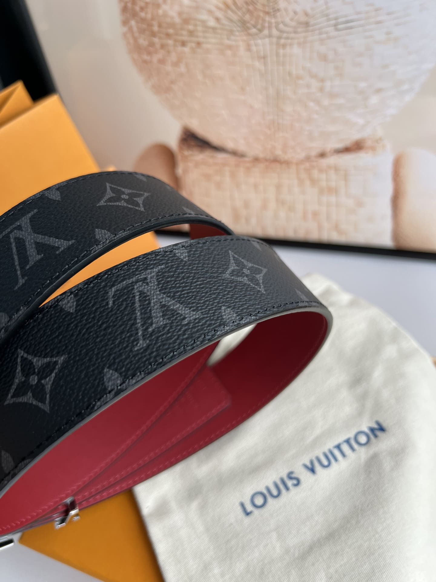 DÂY LƯNG LOUIS VUITTON RED BLACK MONOGRAM LEATHER Khóa trắng