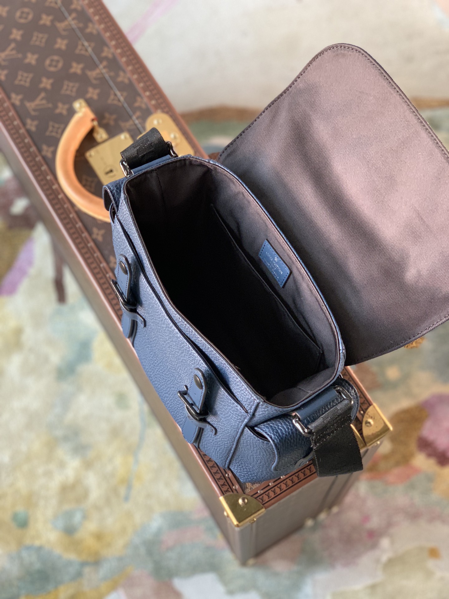 TÚI LOUIS VUITTON Christopher Taurillon Messenger Bag