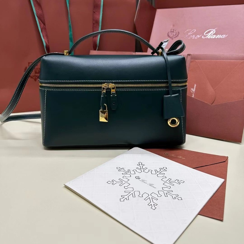TÚI Loro Piana Women Extra Pocket L27 in Sheepskin Leather Green