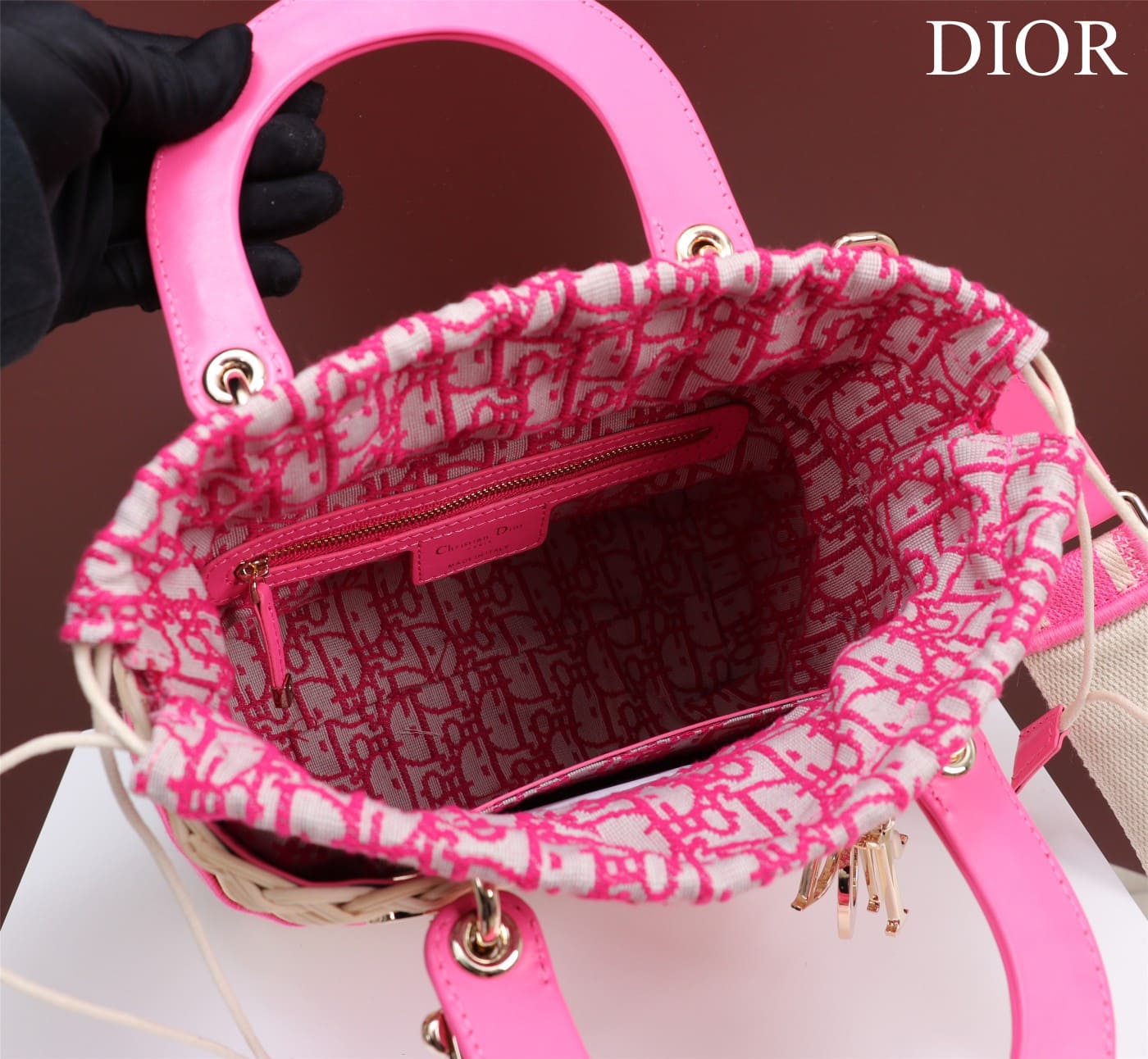 TÚI Dior Women Medium Lady Dior Bag Natural Wicker and Pink Dior Oblique Jacquard dệt tay bằng liễu gai