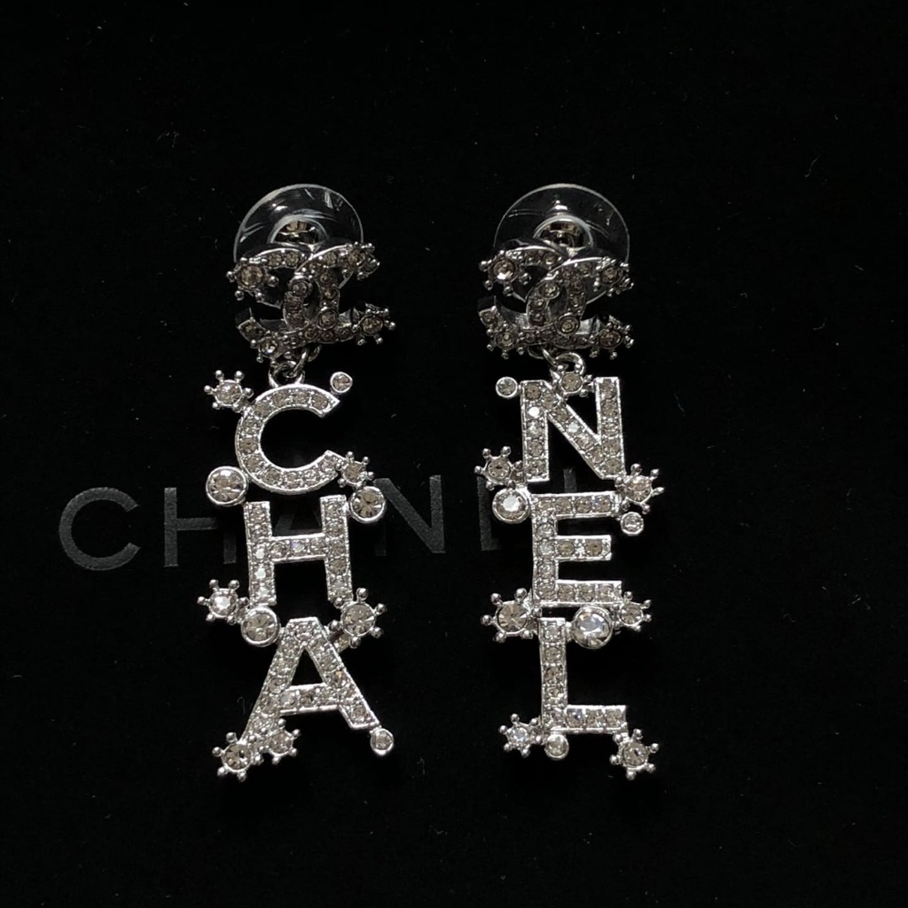 HOA TAI CHANEL DOUBLE CC SNOWFLAKE VERSION