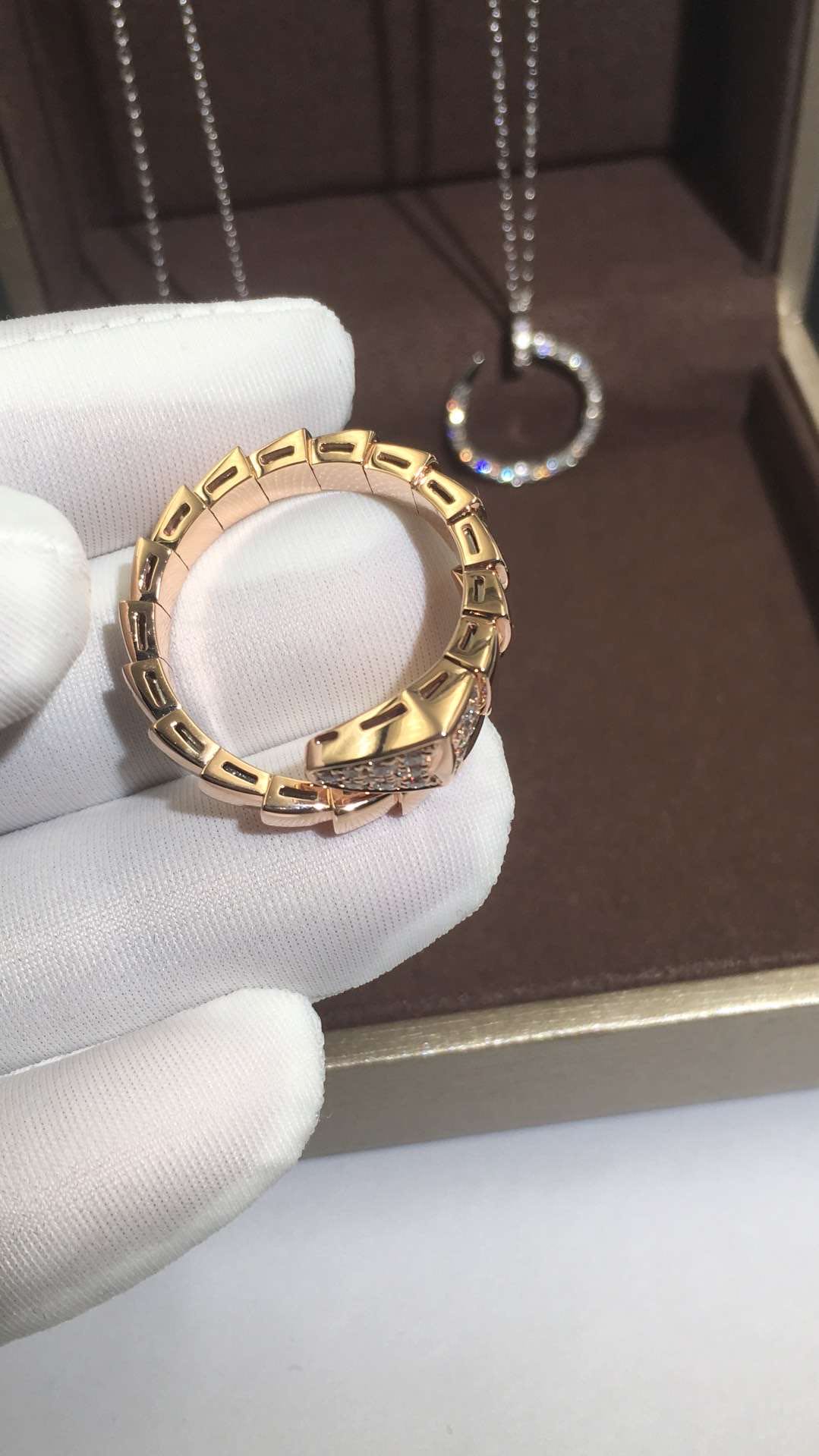 NHẪN BVLGARI Serpenti 18kt rose gold pavé diamonds
