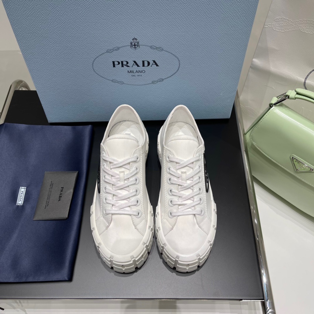GIÀY PRADA TRIANGLE LOGO SNEAKERS SHOES