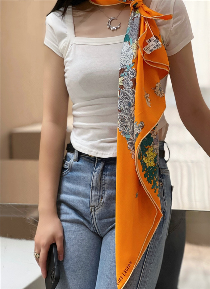 KHĂN Hermes Robe Legere Silk scarf
