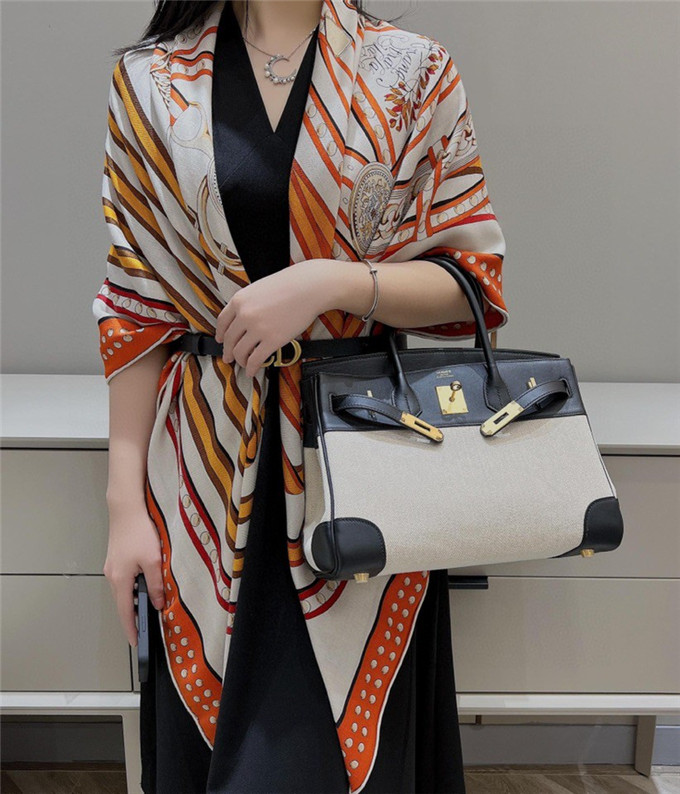 KHĂN Hermes Silk scarf
