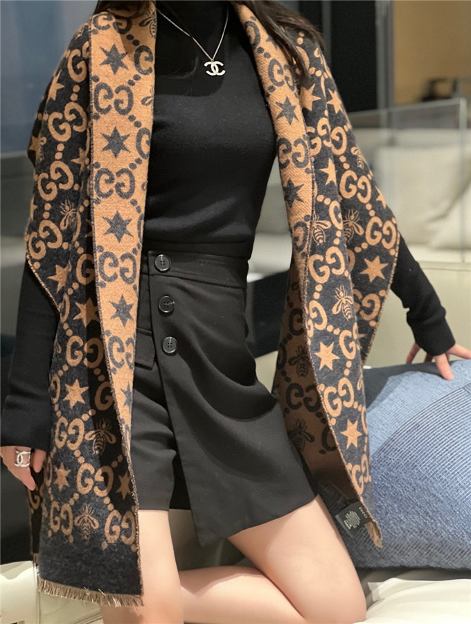 KHĂN Gucci GG Bee Cashmere scarf