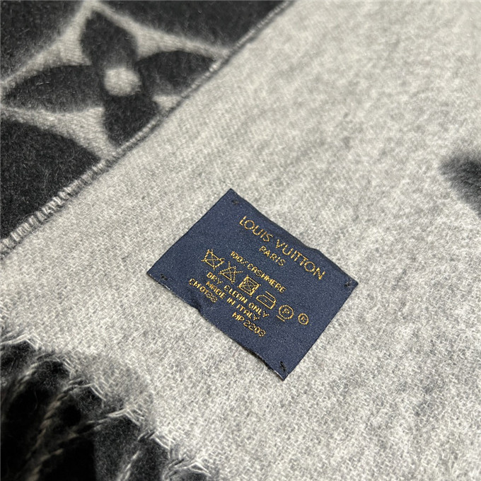 KHĂN Louis Vuitton cashmere Medal scarf