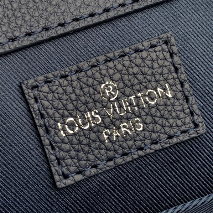 Túi LOUIS VUITTON  sac plat zippe bag