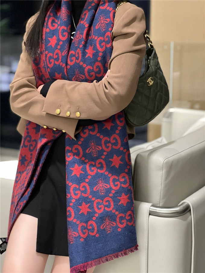 KHĂN Gucci GG Bee Cashmere scarf