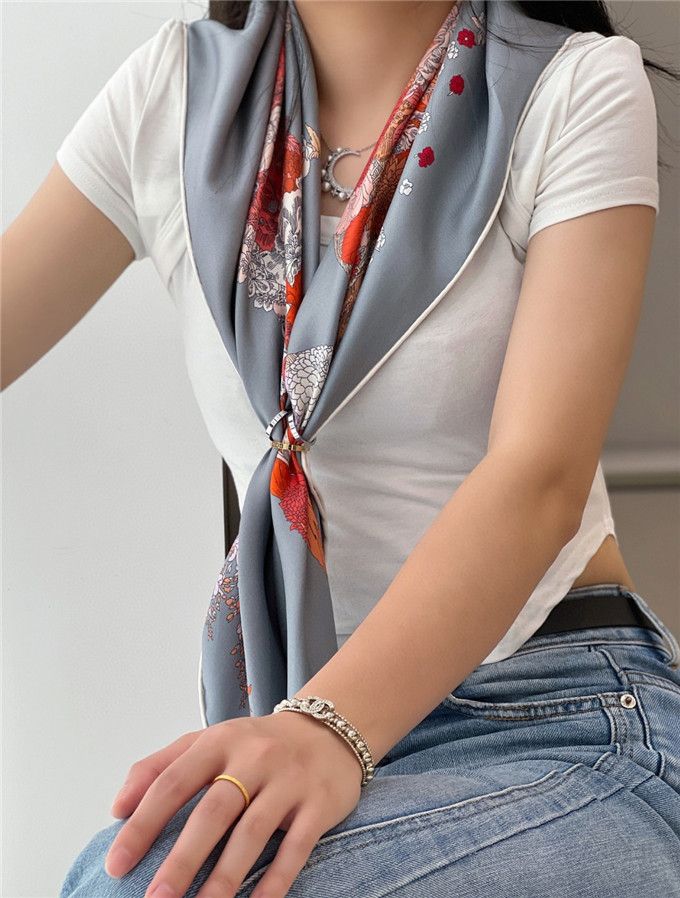 KHĂN Hermes Robe Legere Silk scarf