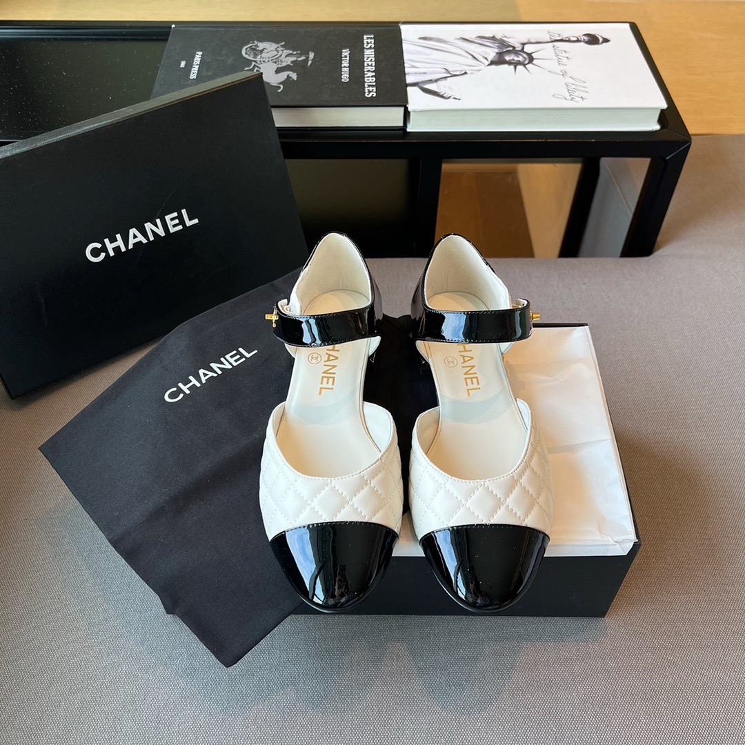 GIÀY CHANEL CC Logo Leather Sling Back