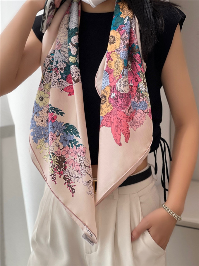 KHĂN Hermes Robe Legere Silk scarf