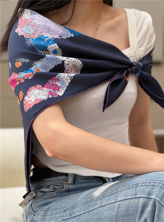 KHĂN Hermes Robe Legere Silk scarf