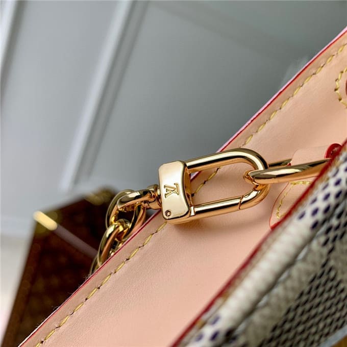 Túi LOUIS VUITTON toiletry pouch on chain