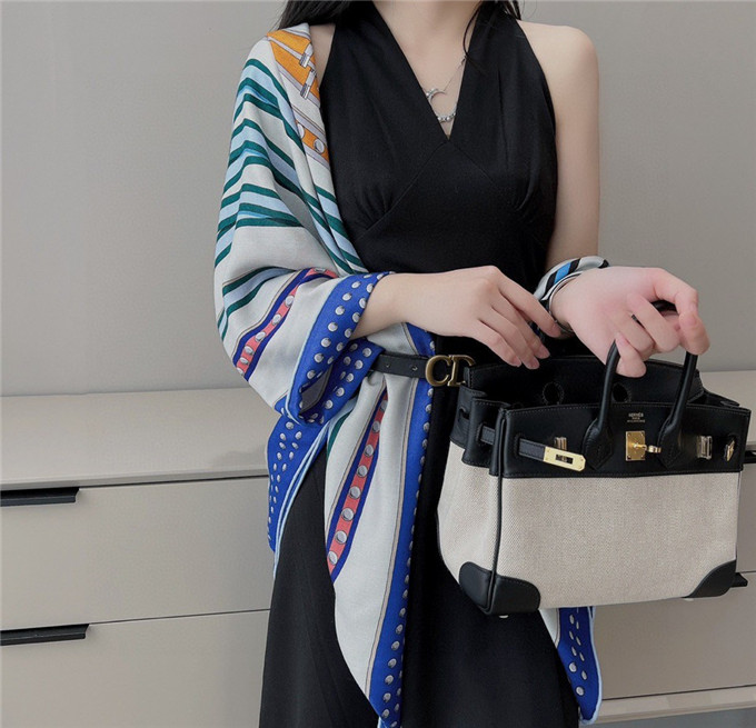 KHĂN Hermes Silk scarf