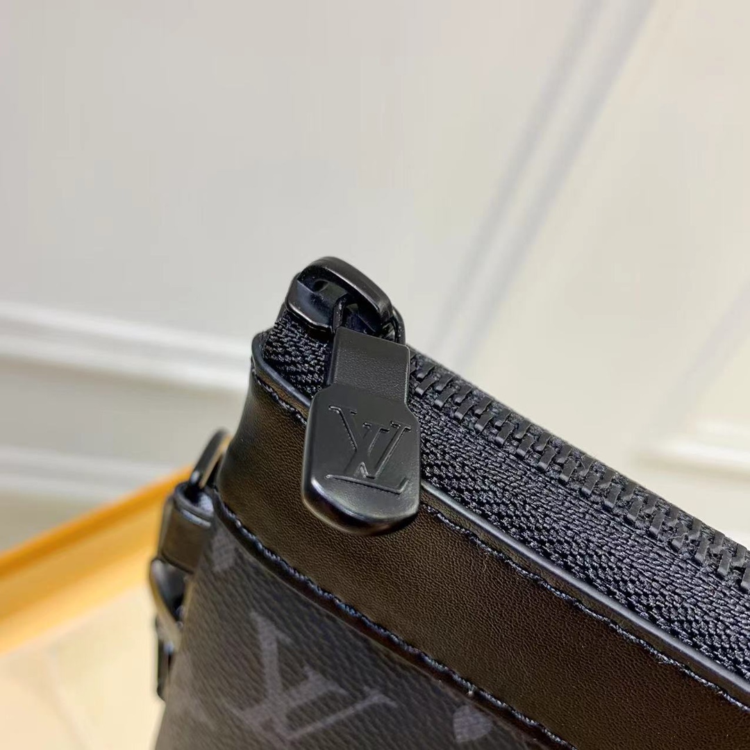 TÚI LOUIS VUITTON MONOGRAM ECLIPSE POUCH