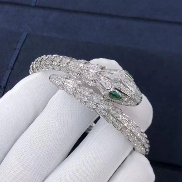 Vòng tay BVLGARI Serpenti mắt ngọc lục bảo kim cương vàng trắng 18K