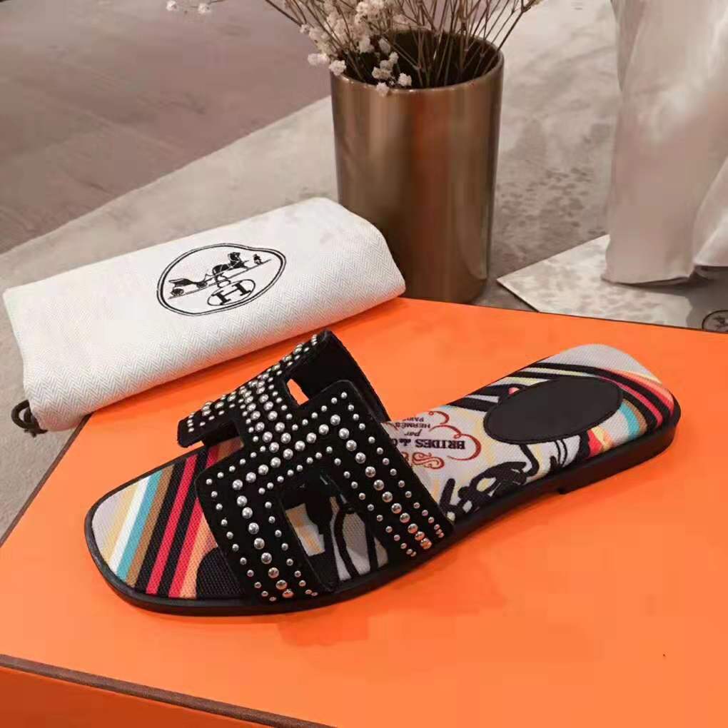 GIÀY Hermes Women Oran Sandal n Suede Goatskin with Palladium Plated Studs and Iconic H Cut-Out-Black SS2022