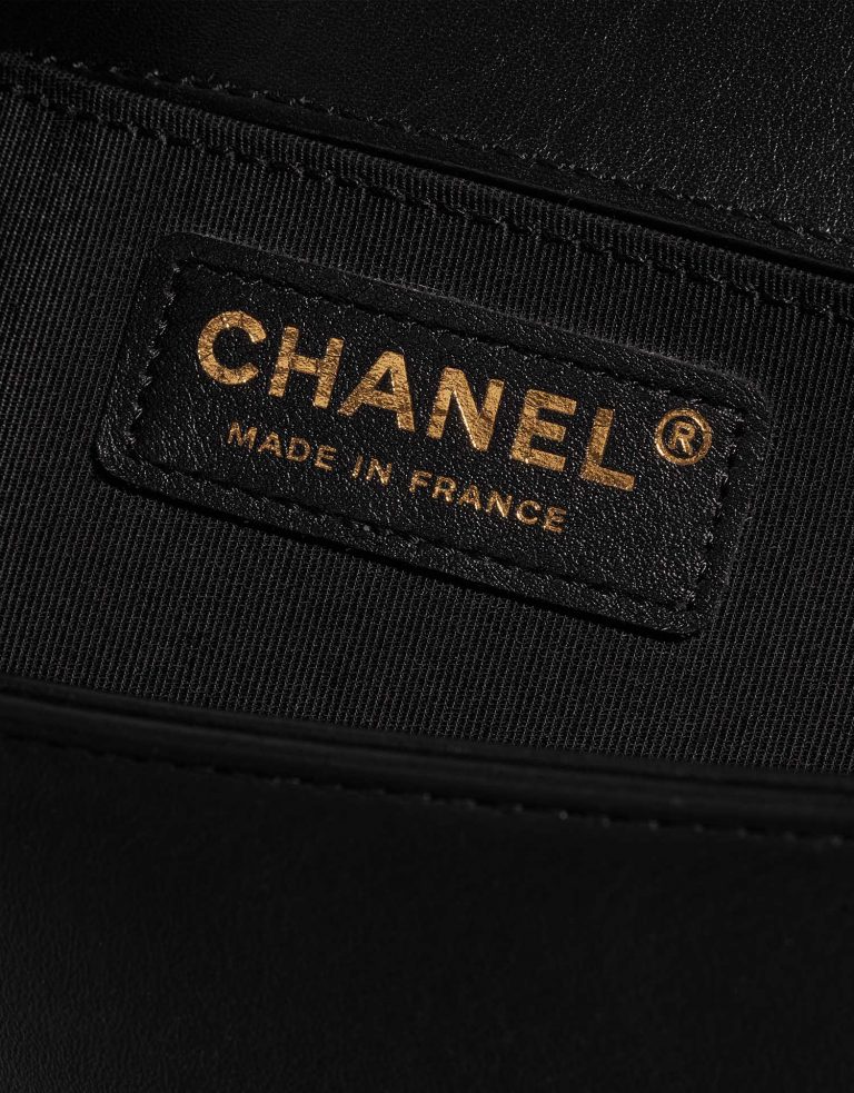 TÚI Chanel Boy New Medium Calfskin Black